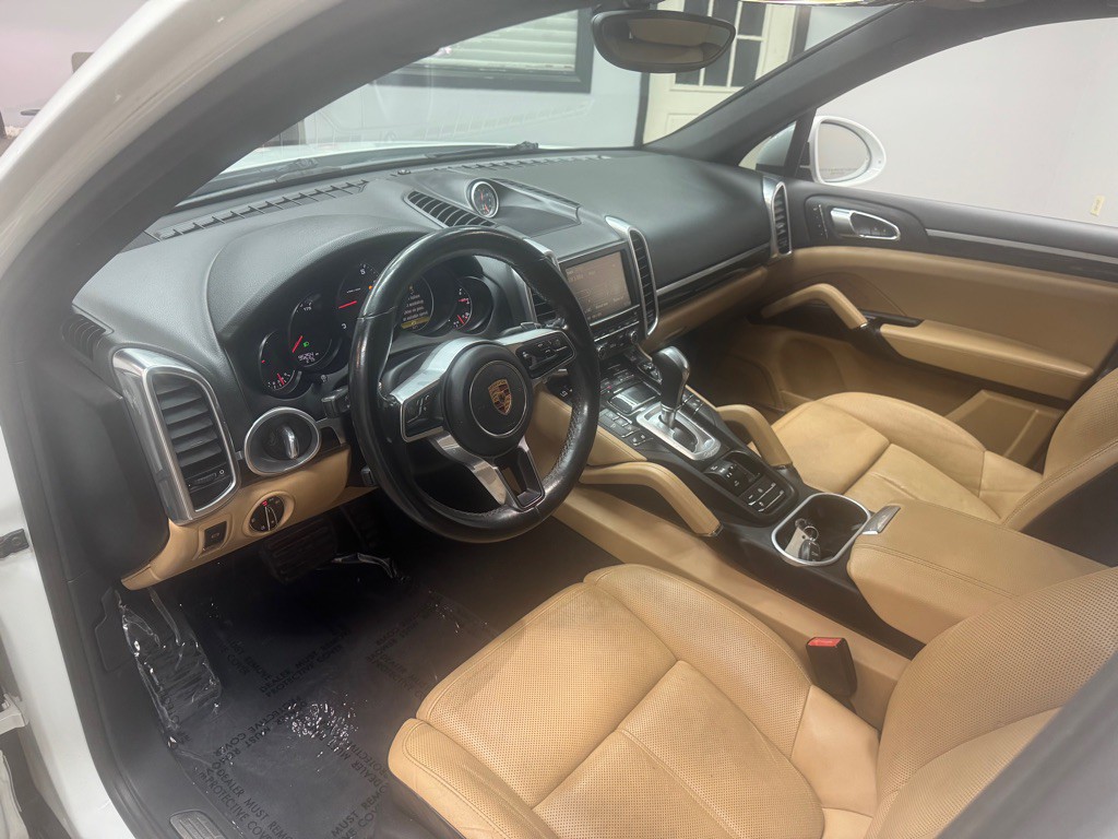 2016 Porsche Cayenne Image 26