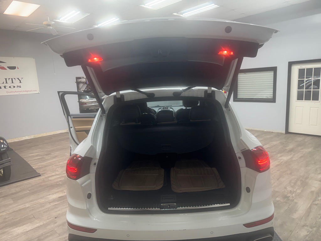 2016 Porsche Cayenne Image 30