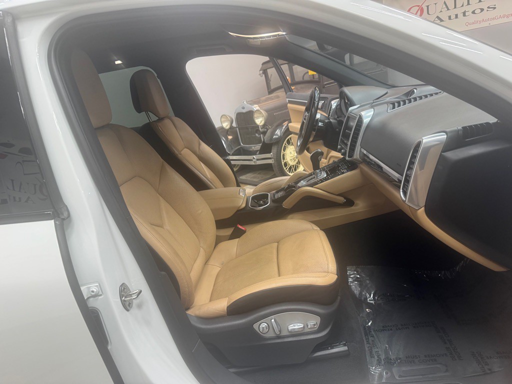 2016 Porsche Cayenne Image 36