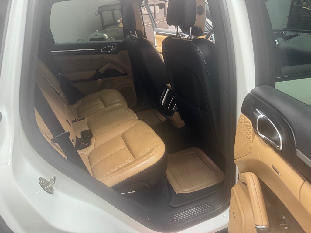 2016 Porsche Cayenne Image 39