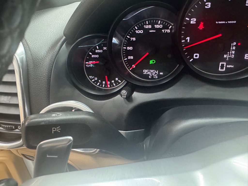 2016 Porsche Cayenne Image 42