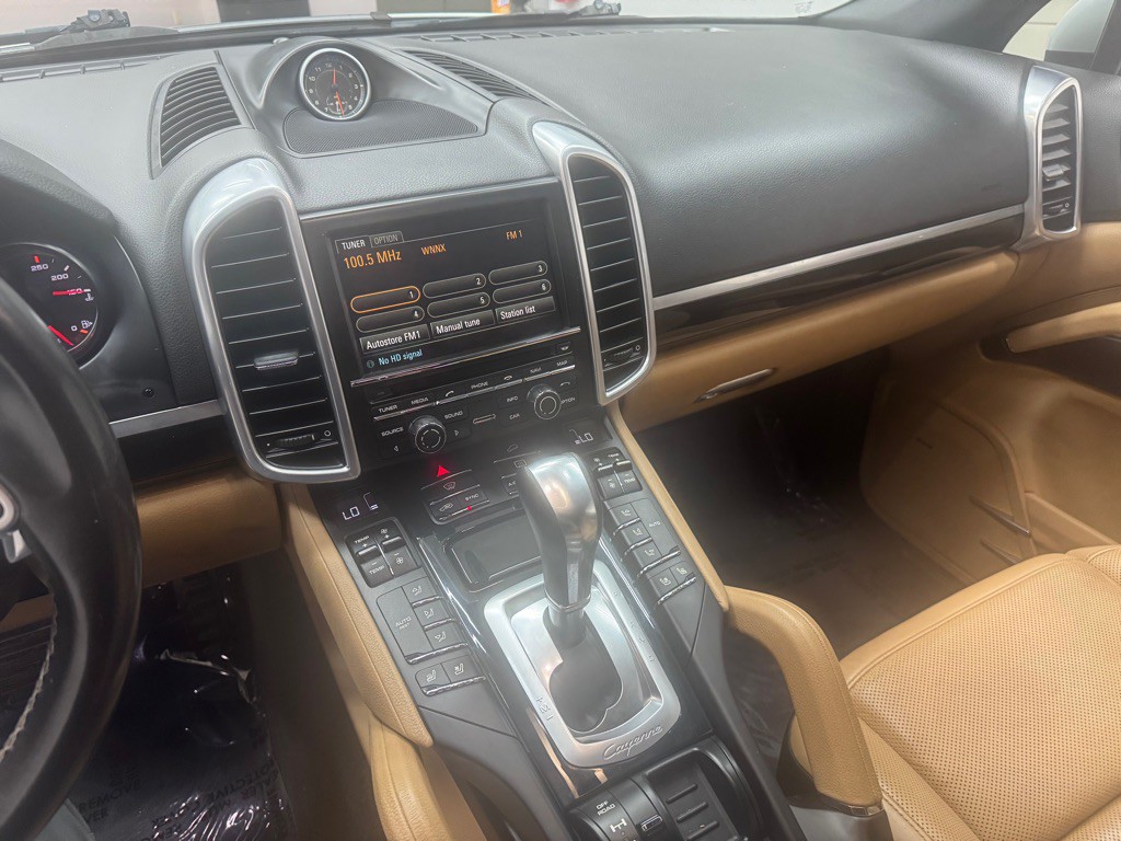2016 Porsche Cayenne Image 43
