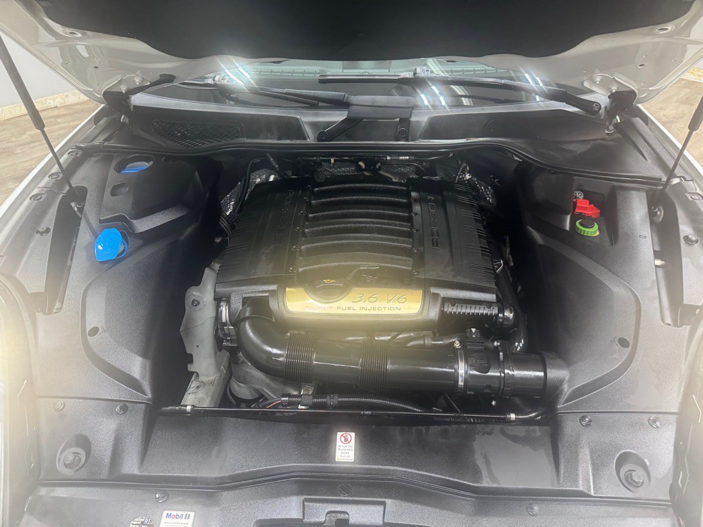 2016 Porsche Cayenne Image 50