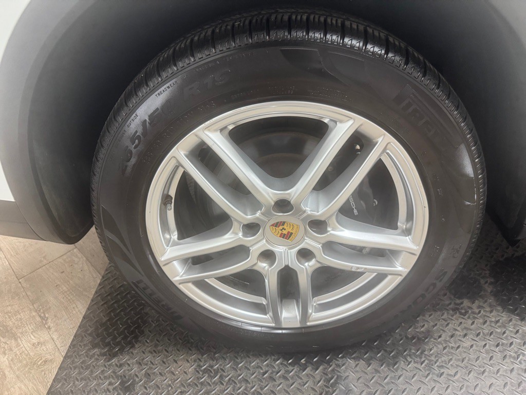 2016 Porsche Cayenne Image 55