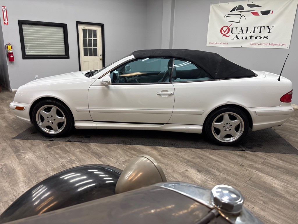 2001 Mercedes-Benz CLK-Class Image 2