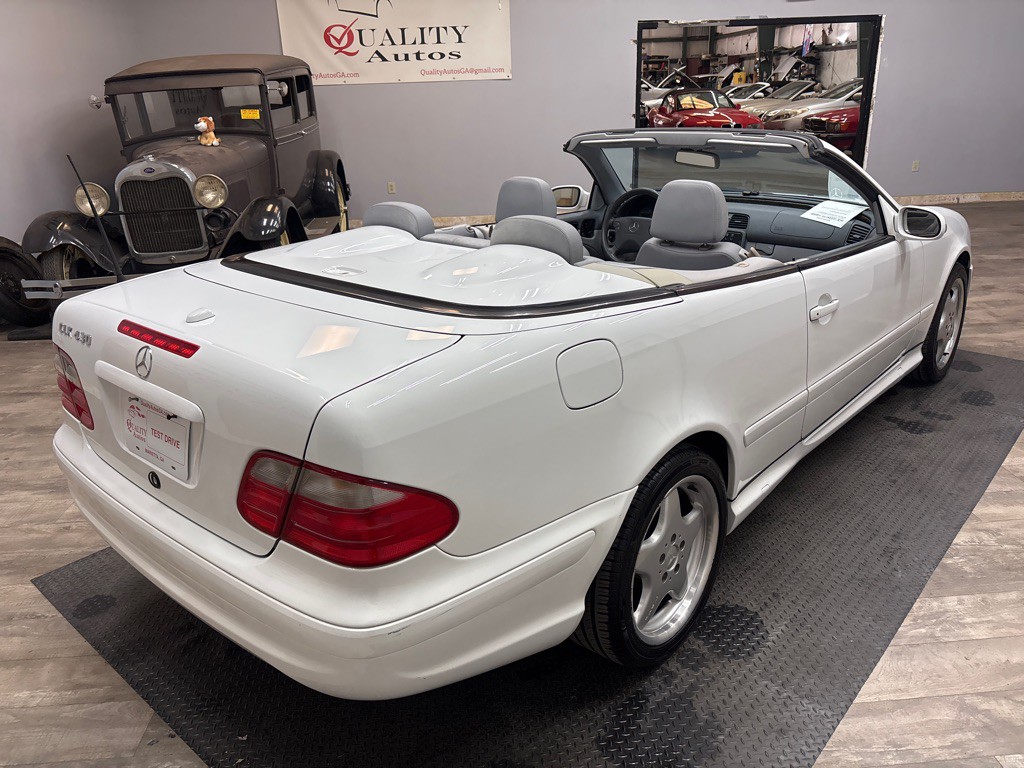 2001 Mercedes-Benz CLK-Class Image 11