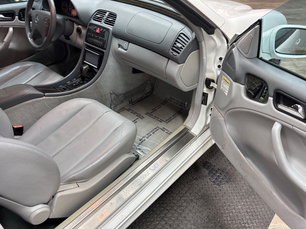 2001 Mercedes-Benz CLK-Class Image 30