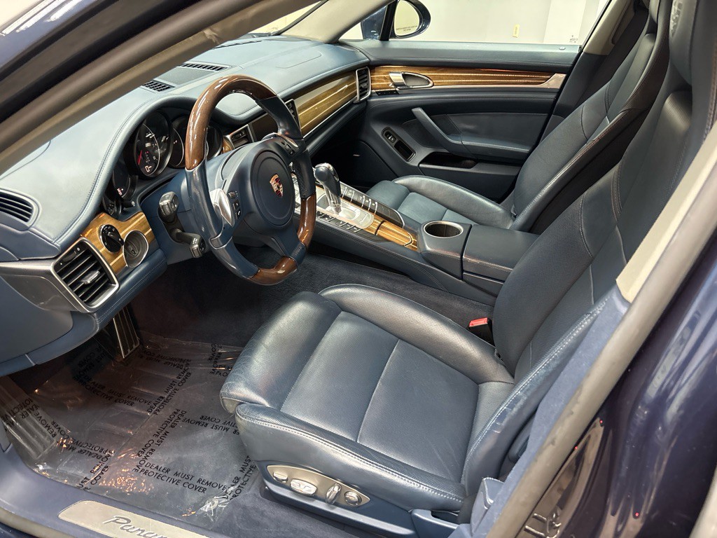 2012 Porsche Panamera Image 2