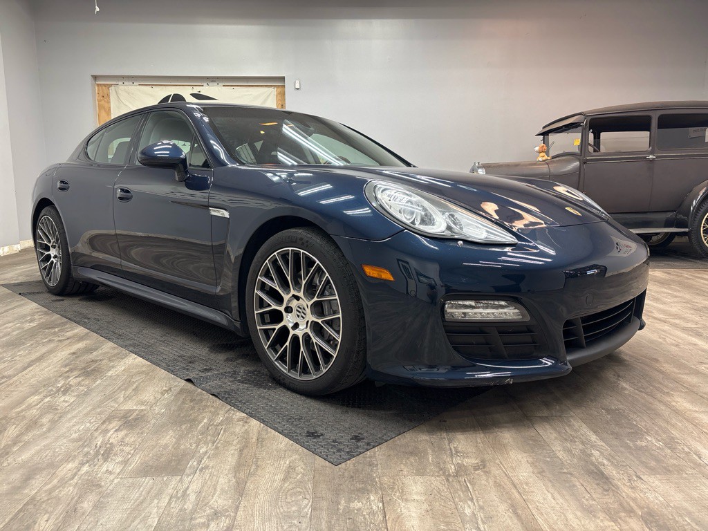 2012 Porsche Panamera Image 4