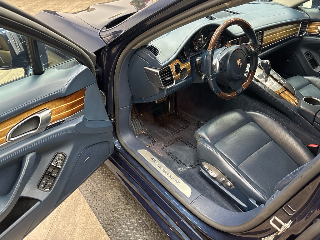 2012 Porsche Panamera Image 15