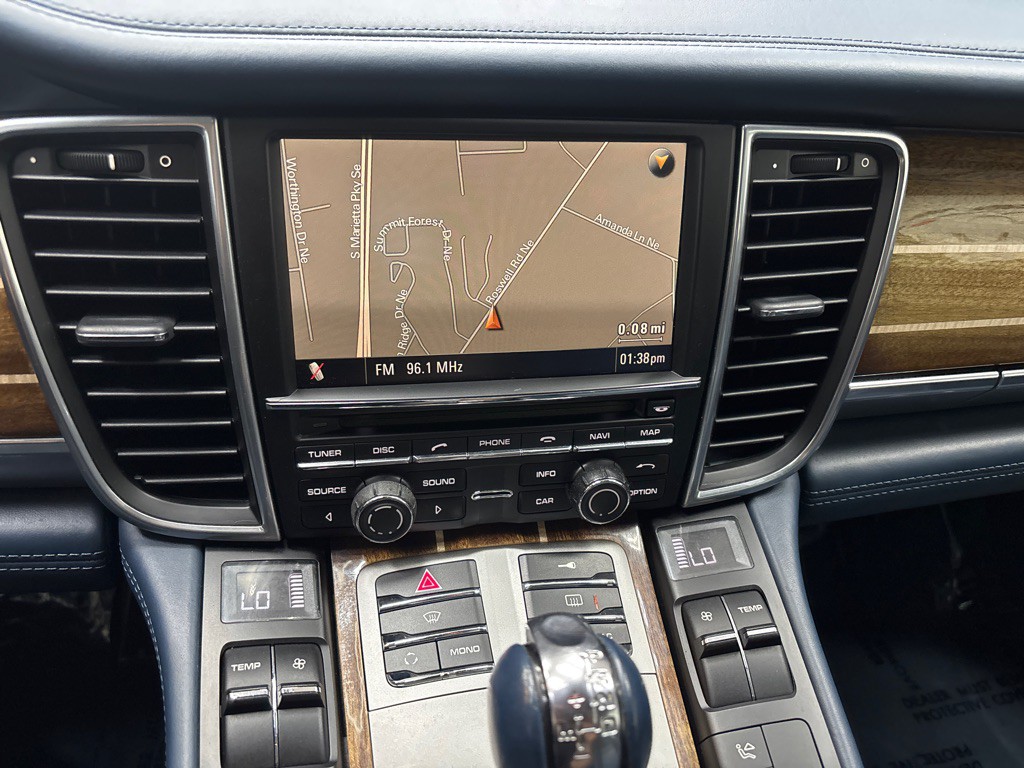 2012 Porsche Panamera Image 26