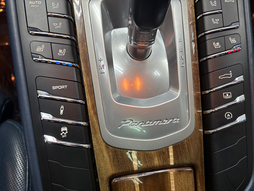 2012 Porsche Panamera Image 28