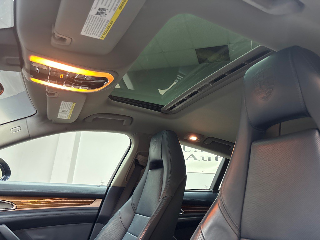 2012 Porsche Panamera Image 30