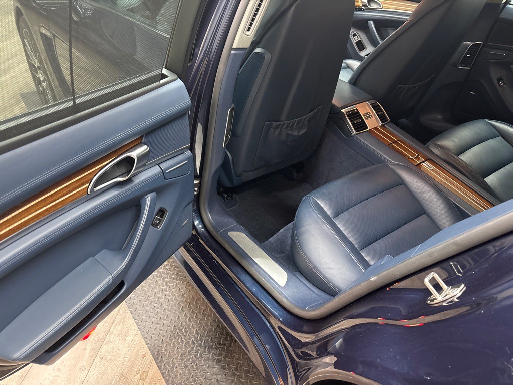 2012 Porsche Panamera Image 32