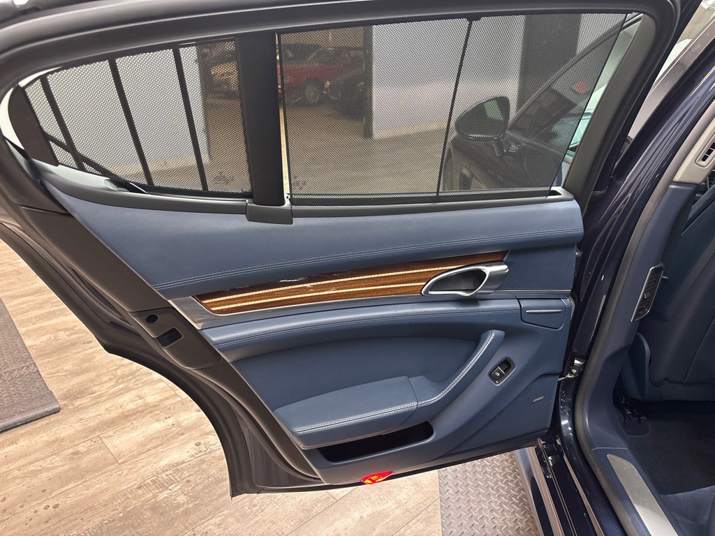2012 Porsche Panamera Image 33