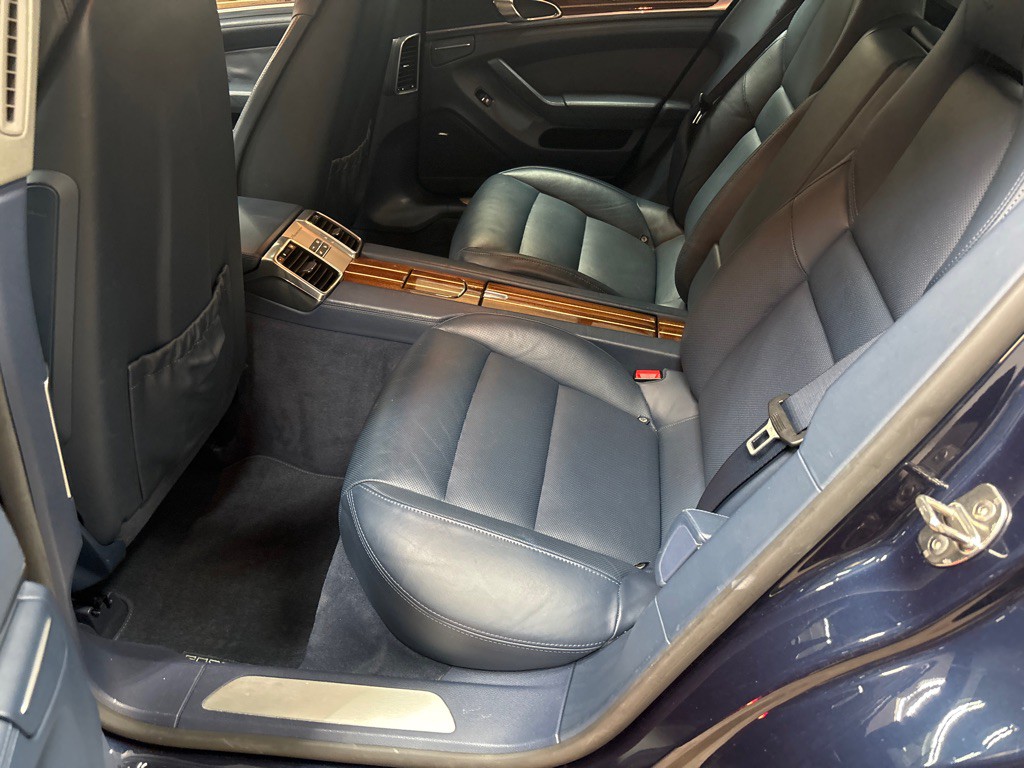 2012 Porsche Panamera Image 34