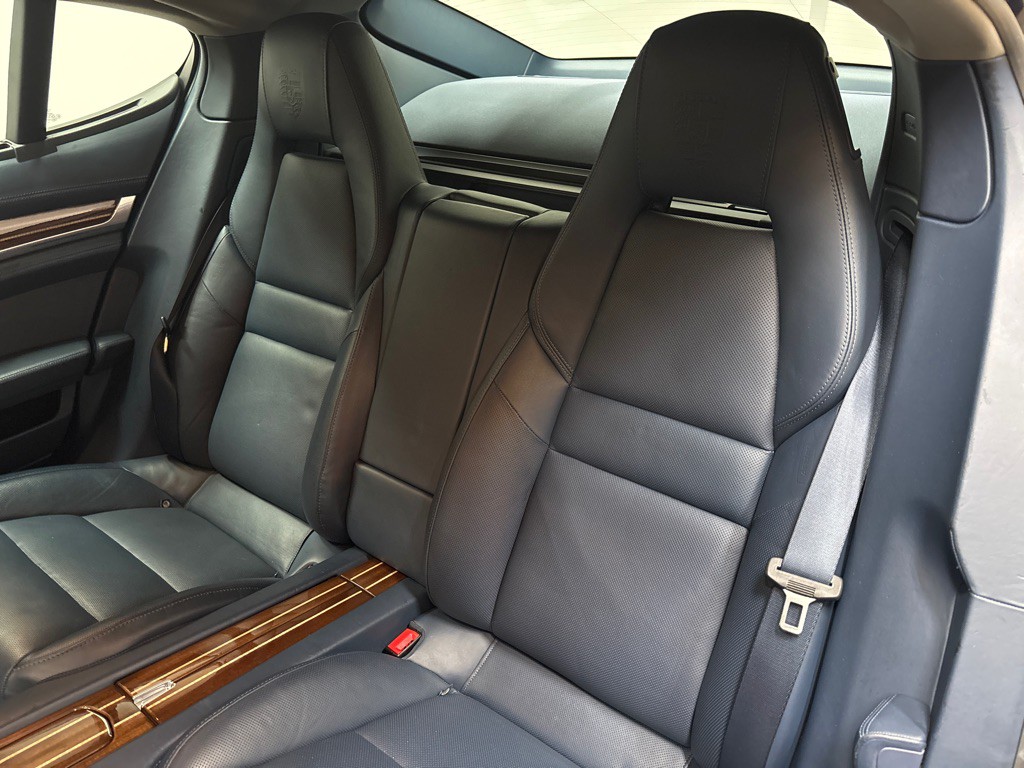 2012 Porsche Panamera Image 35