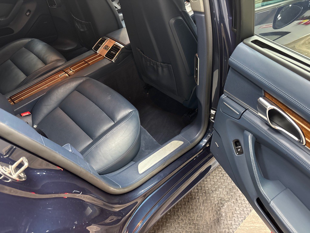 2012 Porsche Panamera Image 36