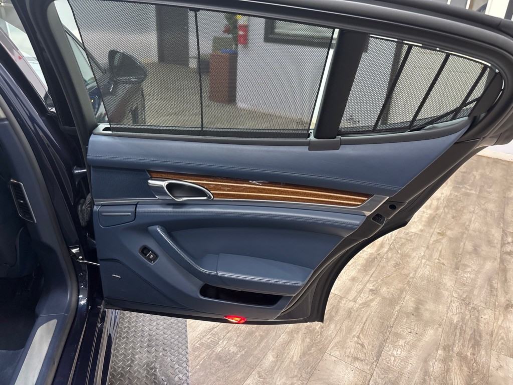 2012 Porsche Panamera Image 37