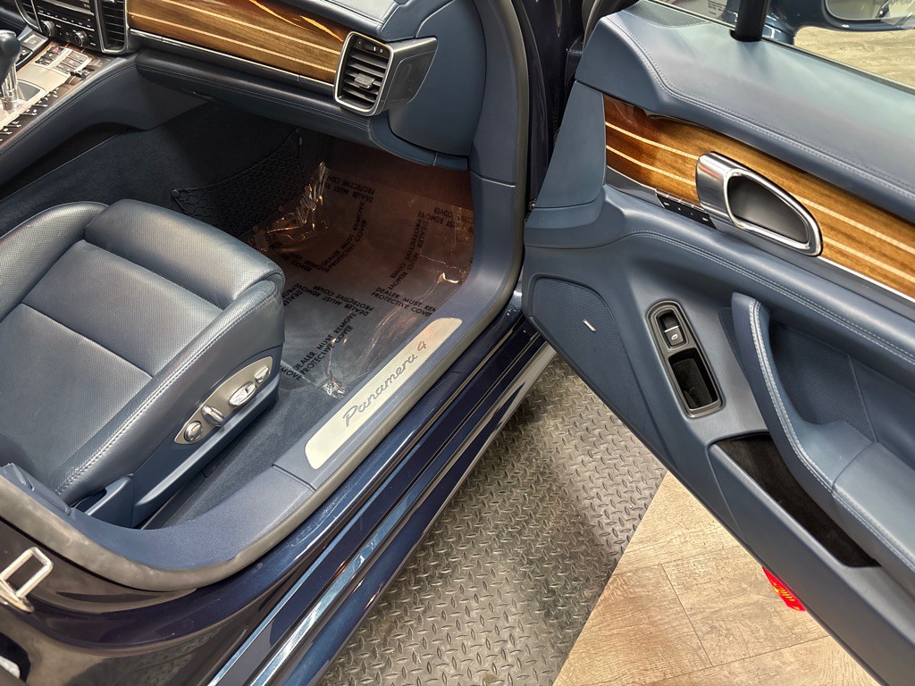 2012 Porsche Panamera Image 43