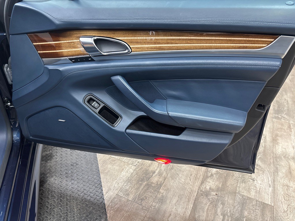 2012 Porsche Panamera Image 44