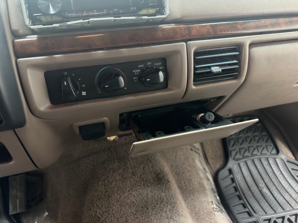 1996 Ford Bronco Image 32