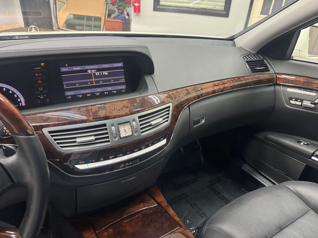 2013 Mercedes-Benz S-Class Image 40