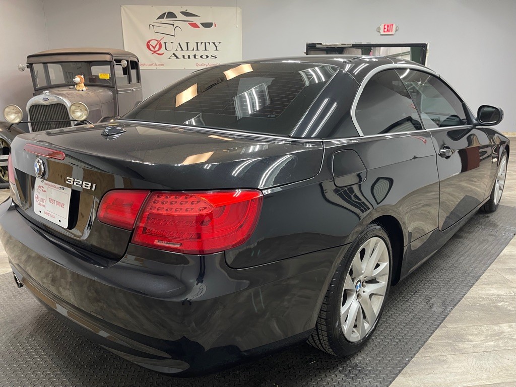 2012 BMW 3 Series Image 11