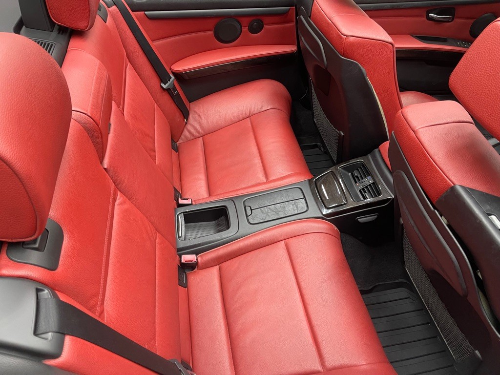 2012 BMW 3 Series Image 24