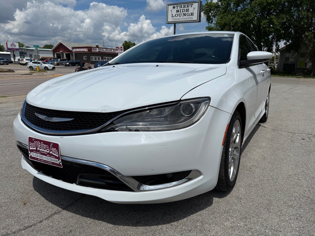 2016 Chrysler 200 Image 1