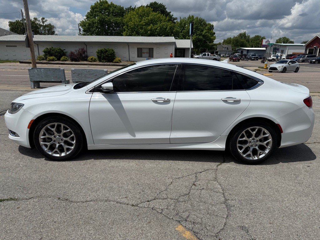 2016 Chrysler 200 Image 2