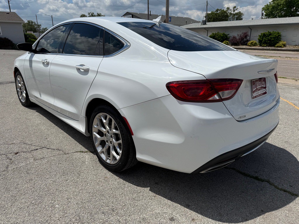 2016 Chrysler 200 Image 3