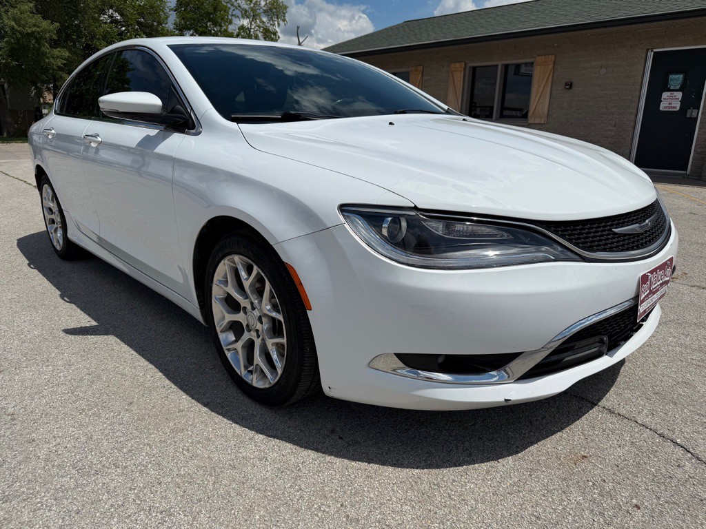 2016 Chrysler 200 Image 7