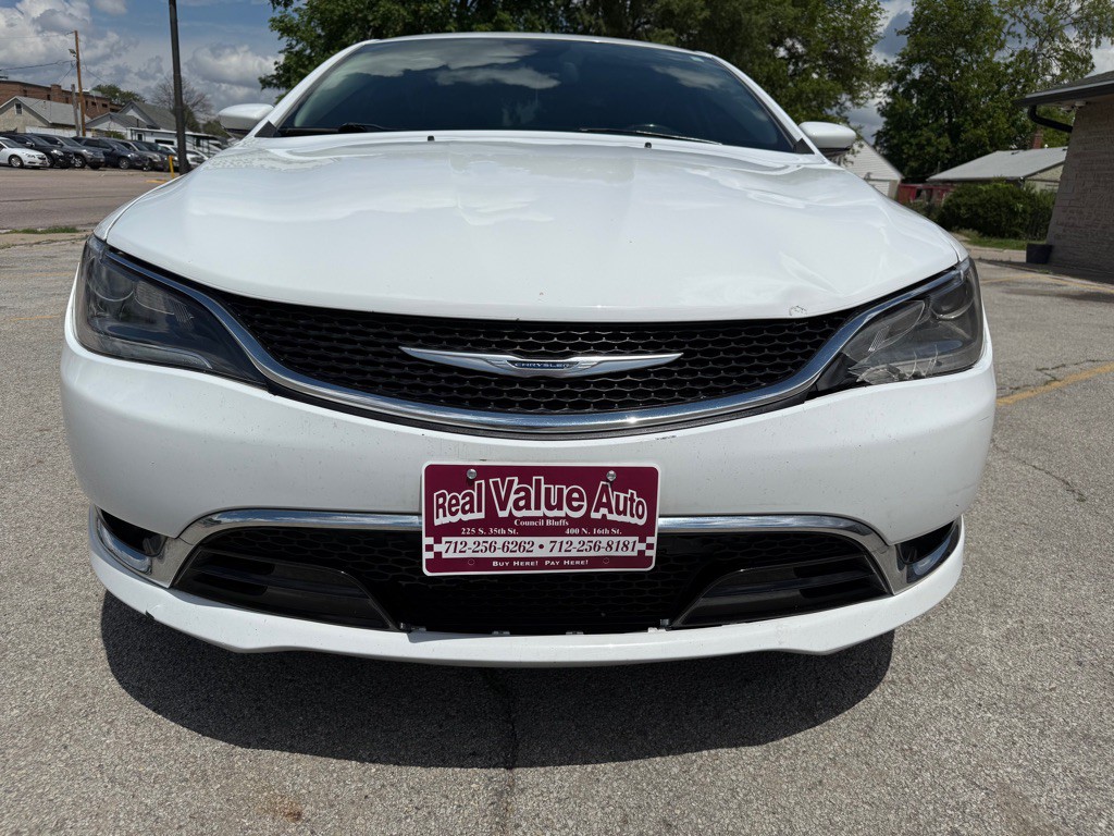 2016 Chrysler 200 Image 8
