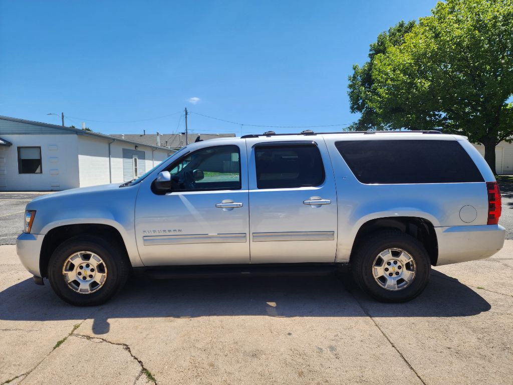 2012 Chevrolet Suburban Image 2