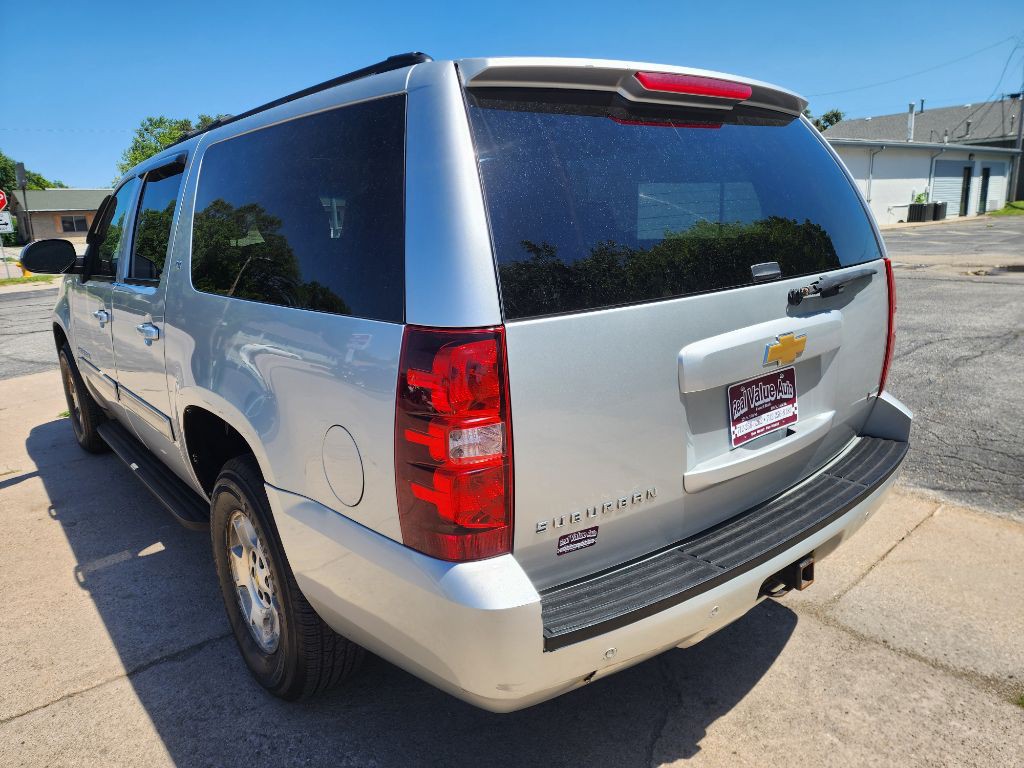 2012 Chevrolet Suburban Image 3