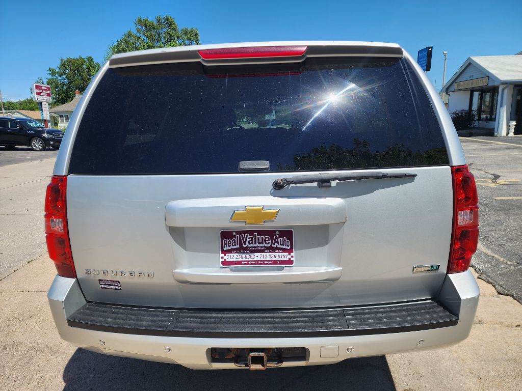 2012 Chevrolet Suburban Image 4