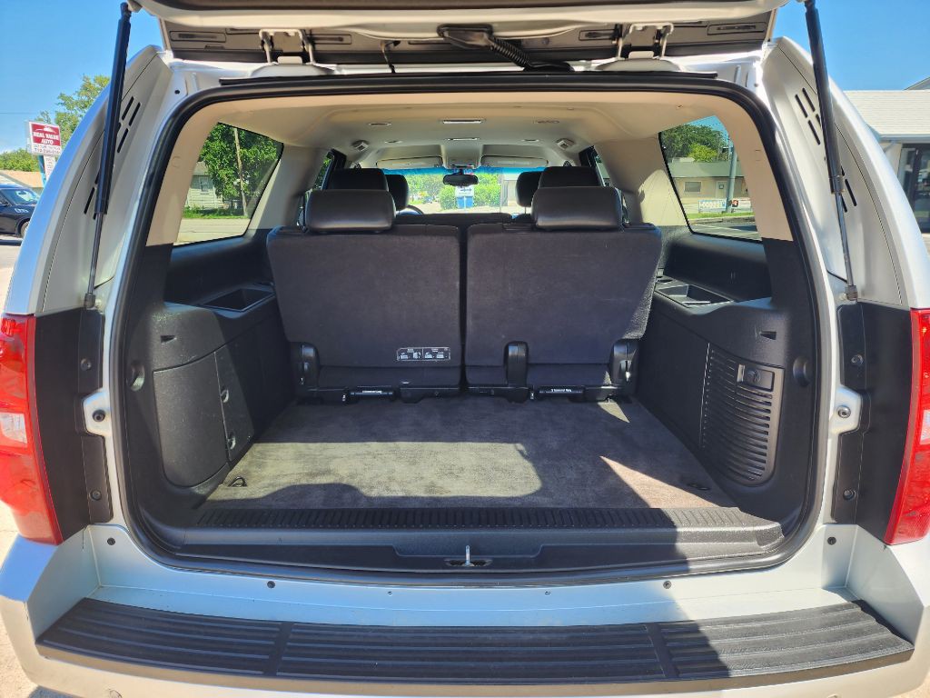 2012 Chevrolet Suburban Image 9