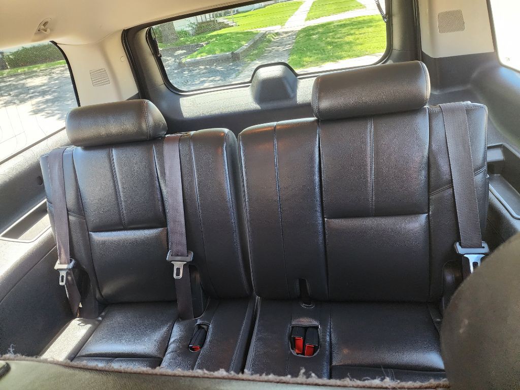 2012 Chevrolet Suburban Image 10