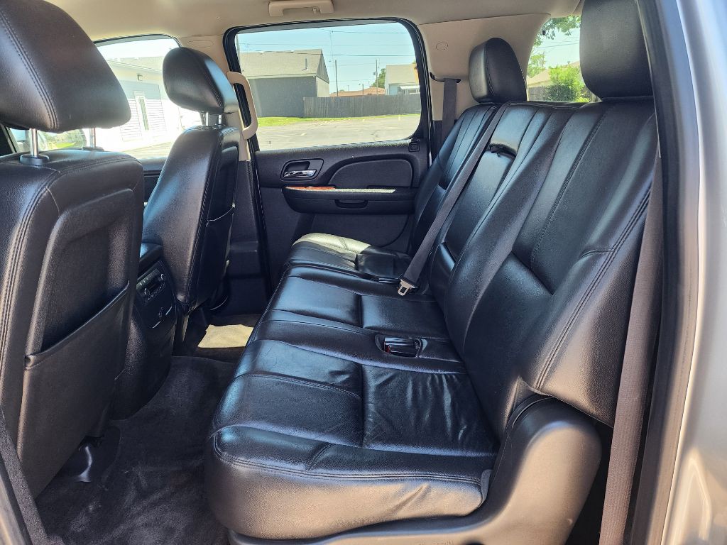 2012 Chevrolet Suburban Image 11