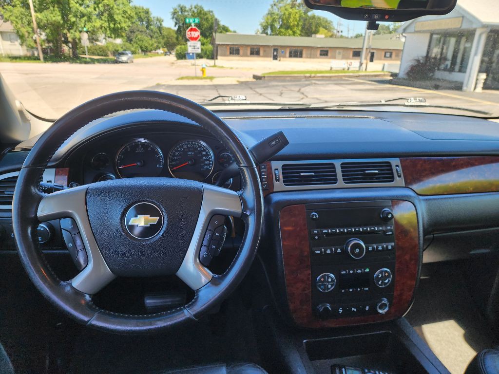 2012 Chevrolet Suburban Image 13