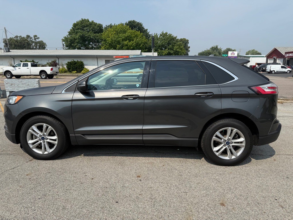 2019 Ford Edge Image 2