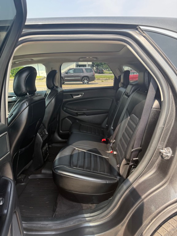 2019 Ford Edge Image 10