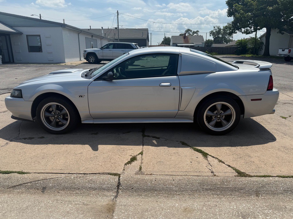 2001 Ford Mustang Image 2