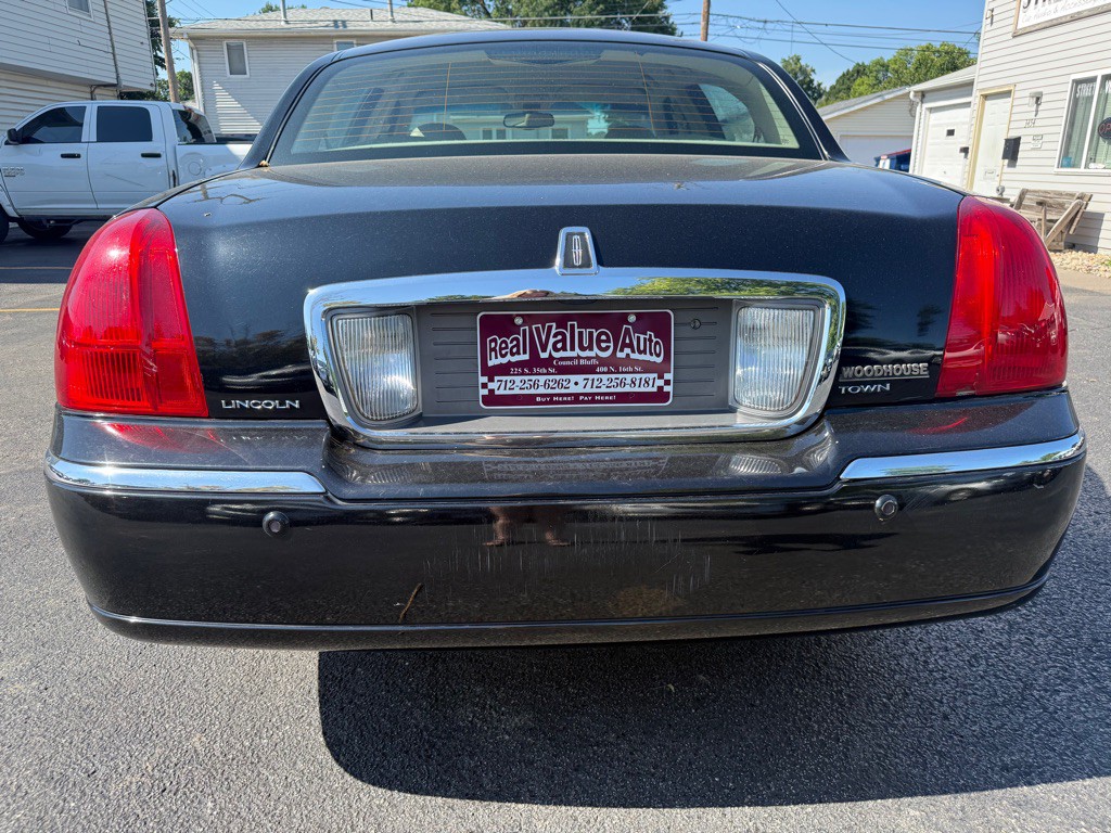 2005 Lincoln Town Car Image 4