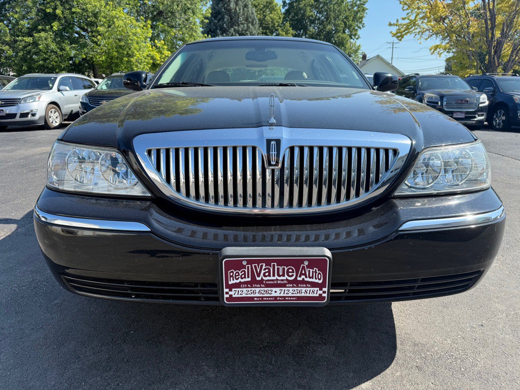 2005 Lincoln Town Car Image 8