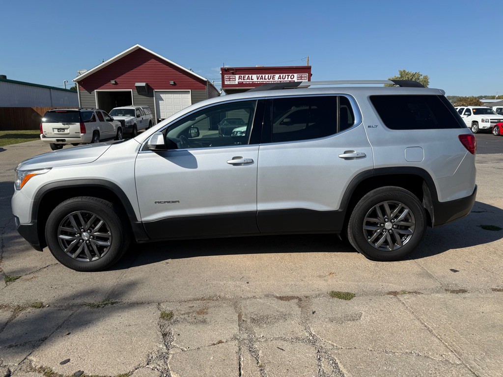 2017 GMC Acadia Image 2