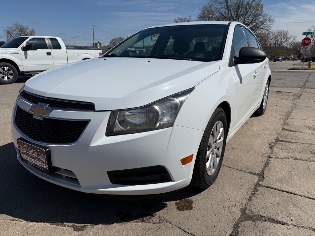 2011 Chevrolet Cruze Image 1