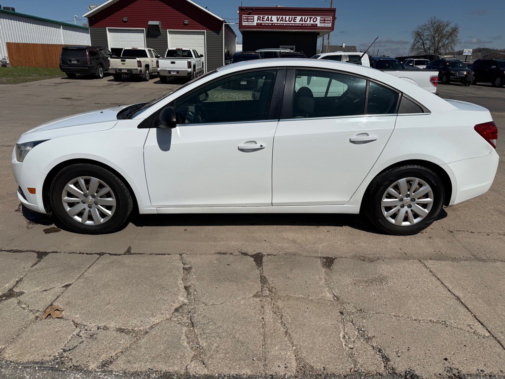 2011 Chevrolet Cruze Image 2