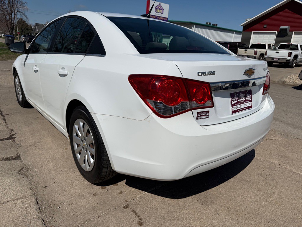 2011 Chevrolet Cruze Image 3